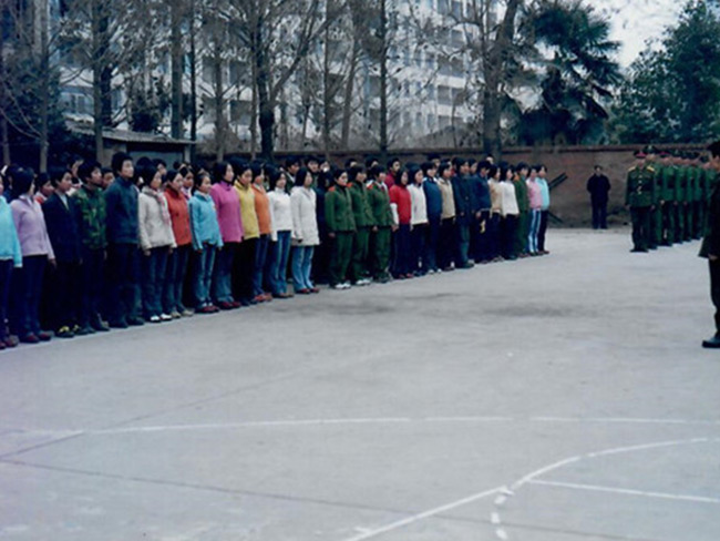 中國人民解放軍漢中軍需工業(yè)學校軍事大比武校長王仕軍同志發(fā)布訓令