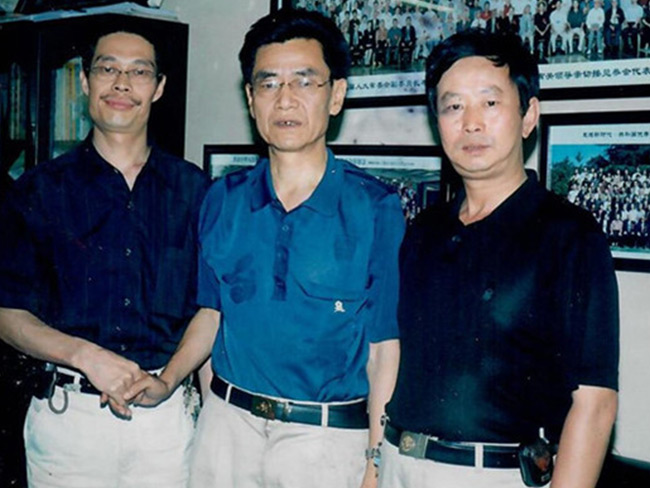 漢中軍分區(qū)政委（原蘭州軍區(qū)軍事檢察院檢察長）劉國勝（中）來校指導(dǎo)工作(1)